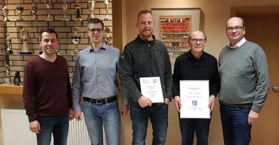 Am 17.01.2020 wählten wir im Rahmen unserer Generalversammlung einen neuen Kassierer. Heinz-Ulrich Langhorst stellte nach 40 Jahren sein Amt zur Verfügung und Florian Strugholtz wurde einstimmig ins neue Amt gewählt. Stellv. Kassierer wurde Arndt Hespen. In Würdigung und Anerkennung für seine 40-jährige vorbildliche und vertrauensvolle Tätigkeit wurde Heinz-Ulrich Langhorst zum Ehrenkassierer ernannt. Daniel Vogelpohl wurde vom Volksmusikerbund für 25 Jahre Mitgliedschaft ausgezeichnet.