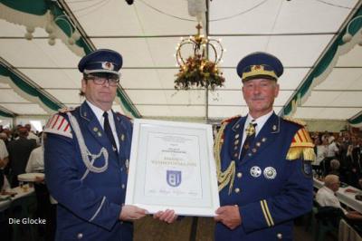 Für seine besonderen Verdienste ernannten wir unseren "Major" Klaus Horstkemper zum Ehrentambourmajor.